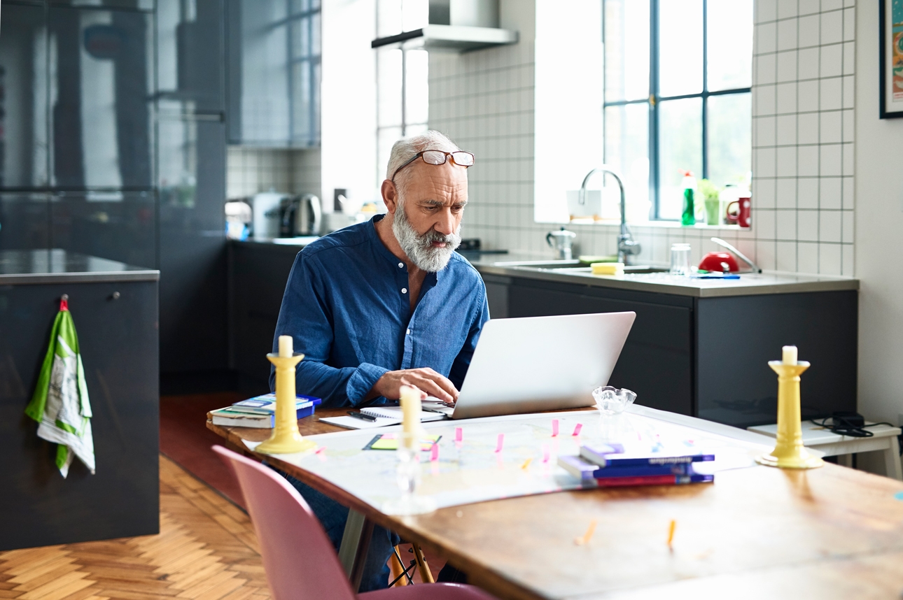 Man sitting at his laptop in the kitchen